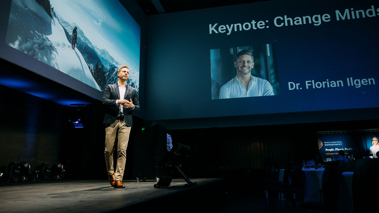 Top Motivational Speaker in Zürich auf der Bühne: Dr. Florian Ilgen